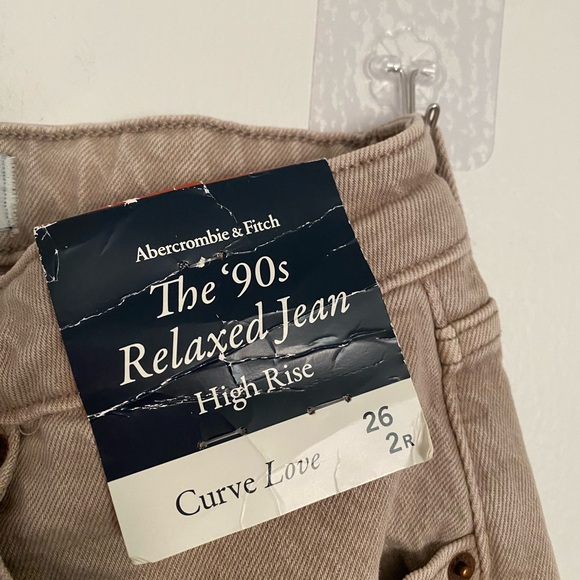 NWT Abercrombie & Fitch The '90s Relaxed High-Rise Jeans in Beige - Picture 2 of 3
